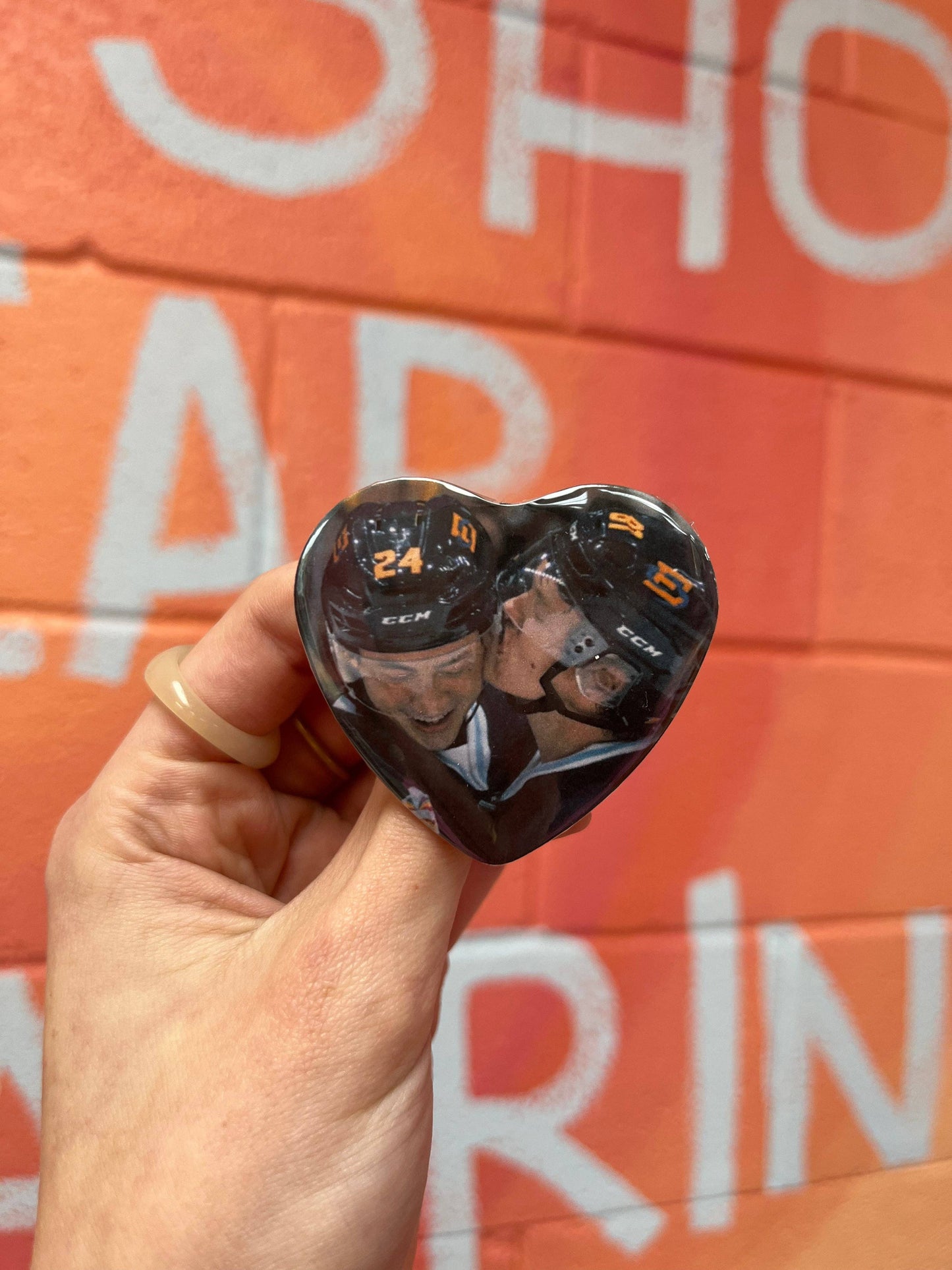 Hollanov Kissing Heated Rivalry Pin