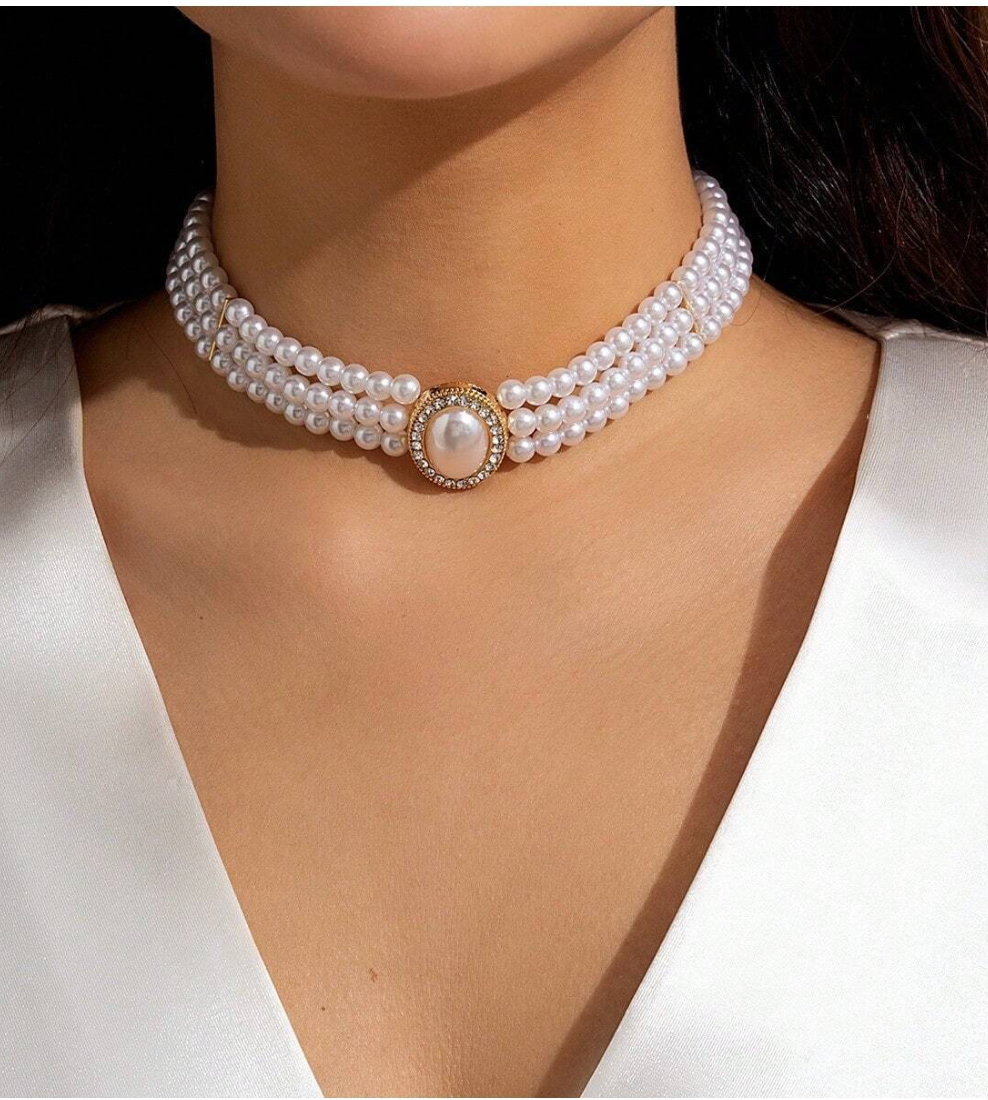 Baroque Pearl Choker with Pendant