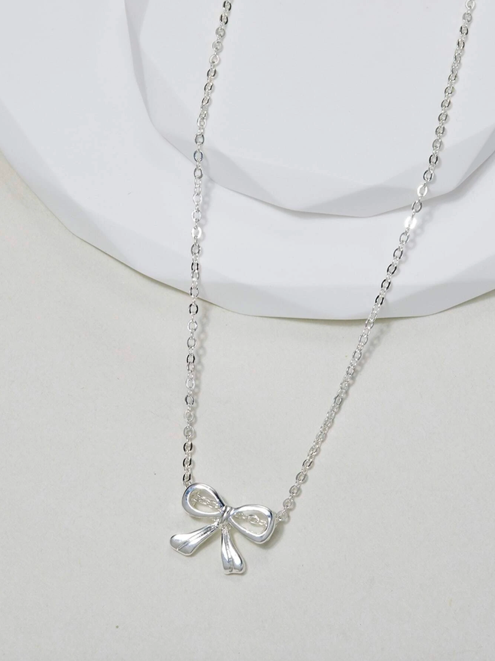 Dainty Bow Necklace